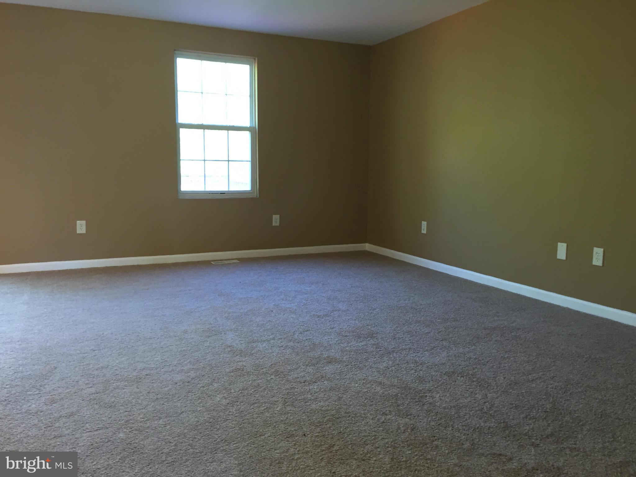 3943 Eitemiller Road Baltimore, MD 21244 - Photo 11 of 30 Living Room