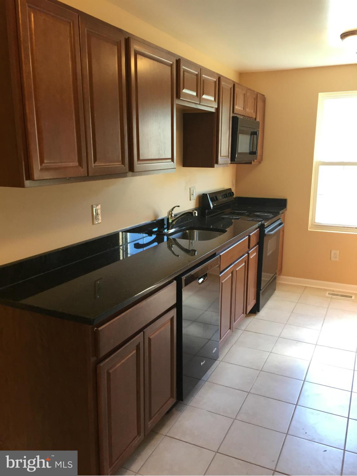 3943 Eitemiller Road Baltimore, MD 21244 - Photo 5 of 30 Kitchen