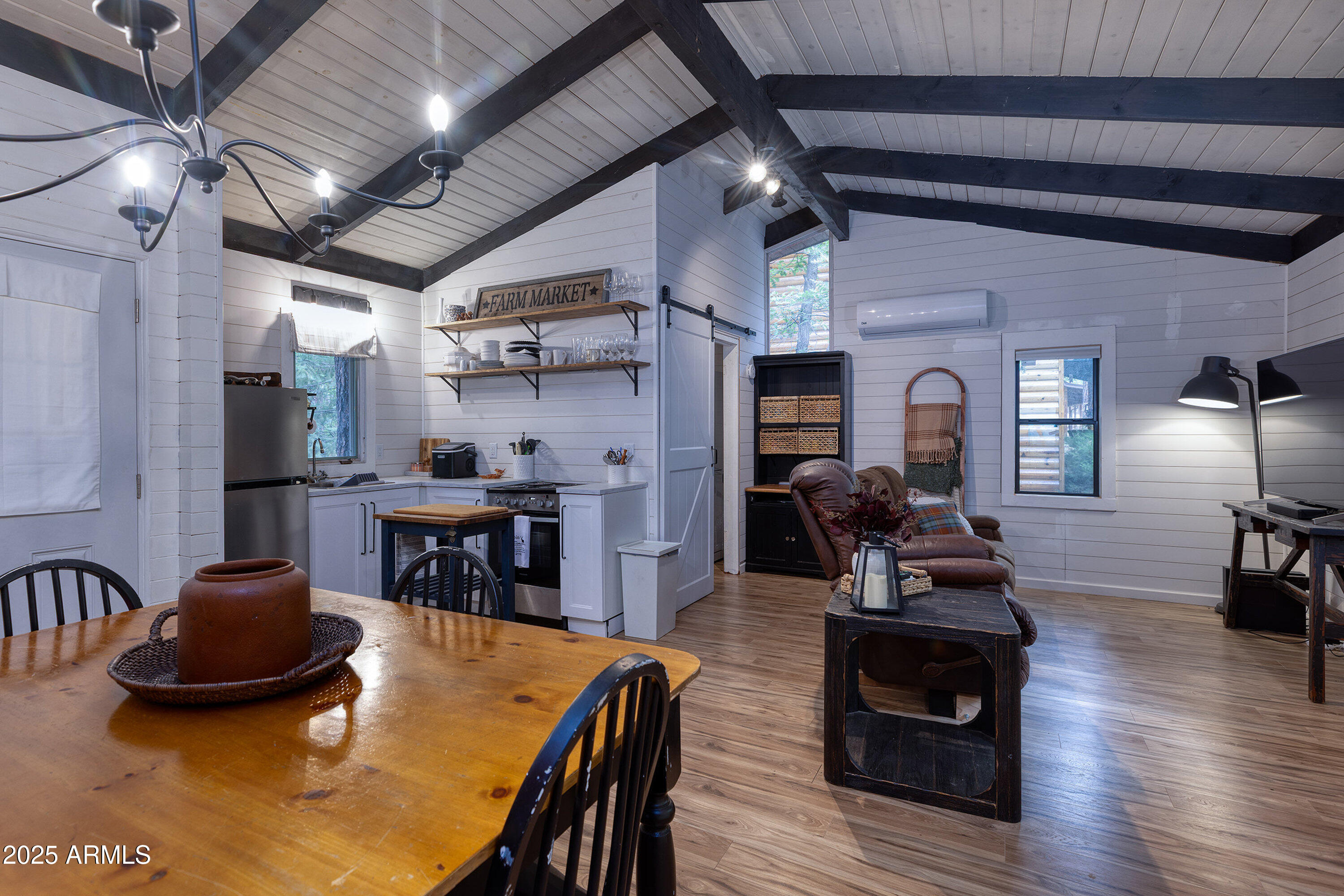 286 West Columbine Road Payson, AZ 85541 - Photo 4 of 17 a living room with furniture a table and kitchen view