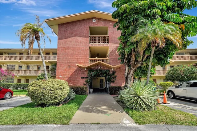$75,000 | 16801 Northeast 13th Avenue, Unit 206, Miami, FL 33162