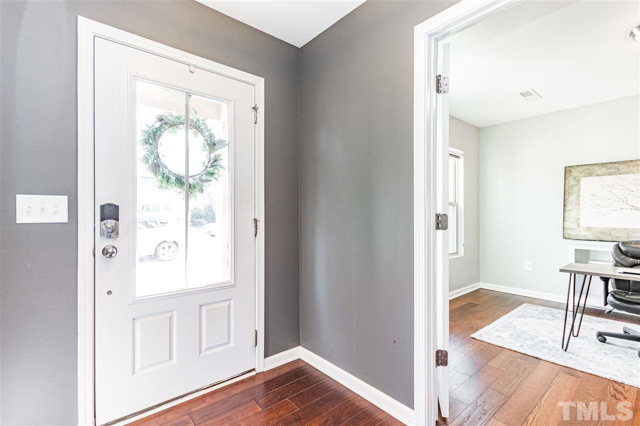 1521 Crafton Way Raleigh, NC 27607 - Photo 4 of 28