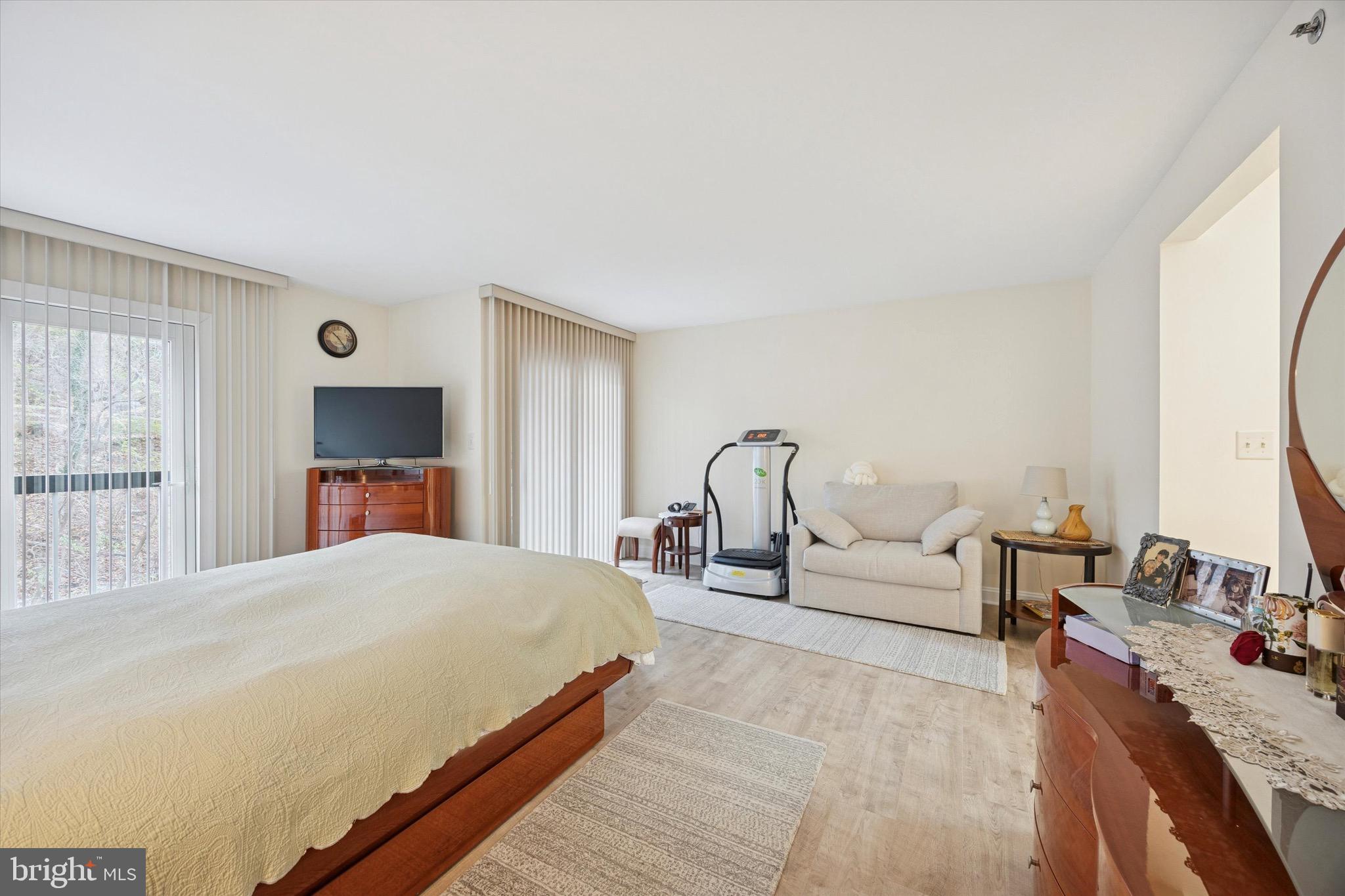 1704 North Park Drive, Unit A409 Wilmington, DE 19806 - Photo 4 of 25 a spacious bedroom with a bed and a couch