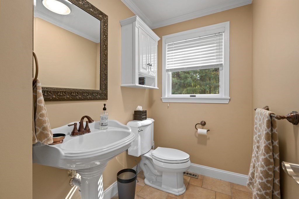 17 Sgt Roode Lane Middleton, MA 01949 - Photo 11 of 41 Gallery Image 11