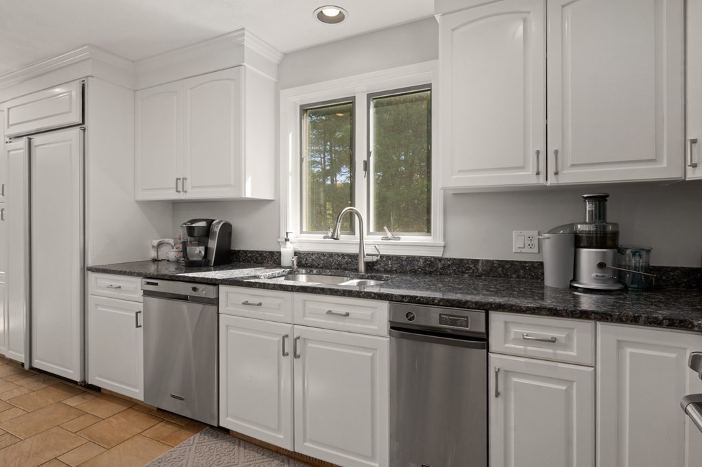 17 Sgt Roode Lane Middleton, MA 01949 - Photo 9 of 41 Gallery Image 9