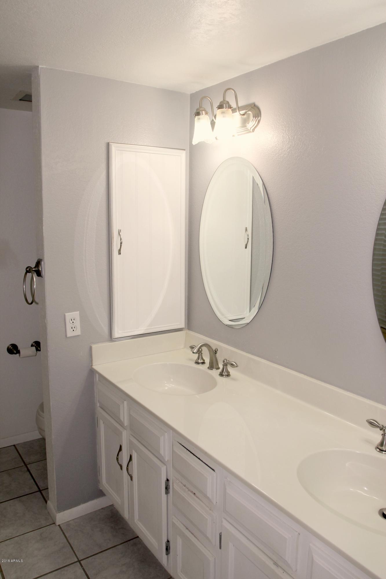 2018 East Frye Road Chandler, AZ 85225 - Photo 8 of 11 Master Bath