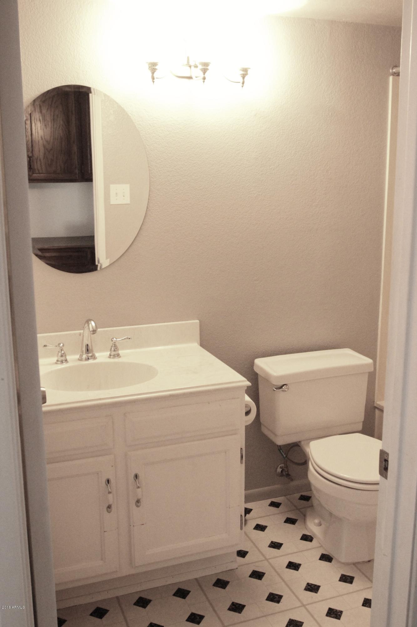2018 East Frye Road Chandler, AZ 85225 - Photo 9 of 11 Guest Bath