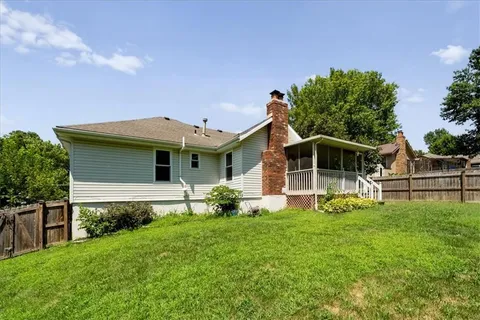 $315,000 | 2924 Southwest Walnut Street, Blue Springs, MO 64015