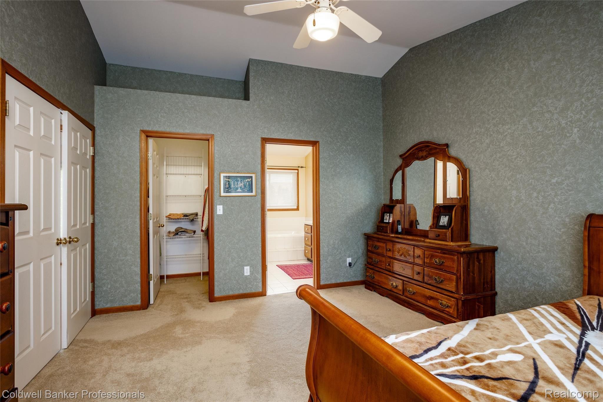 45357 Glengarry Road Canton, MI 48188 - Photo 32 of 45 45357 Glengarry L040.jpg