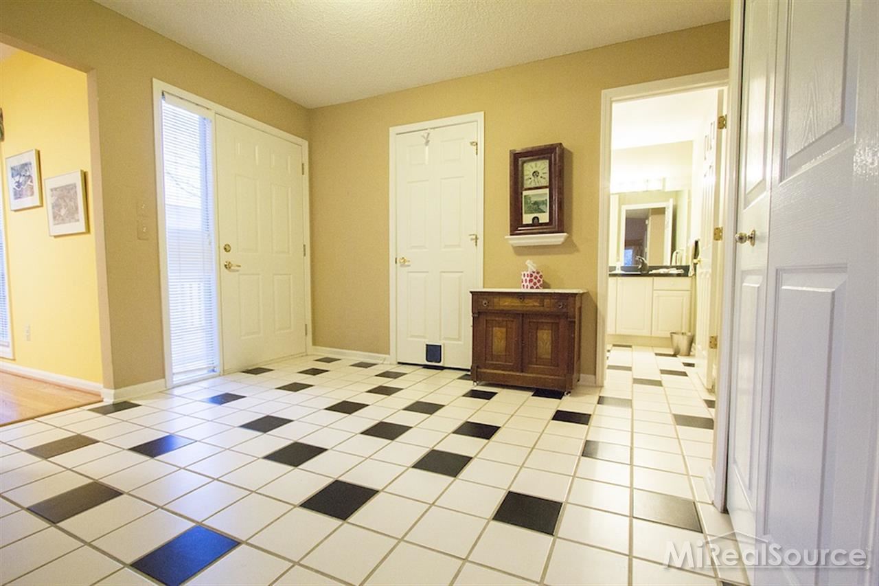 22310 River Ridge Trail Farmington, MI 48335 - Photo 3 of 25 31186319-2.JPG