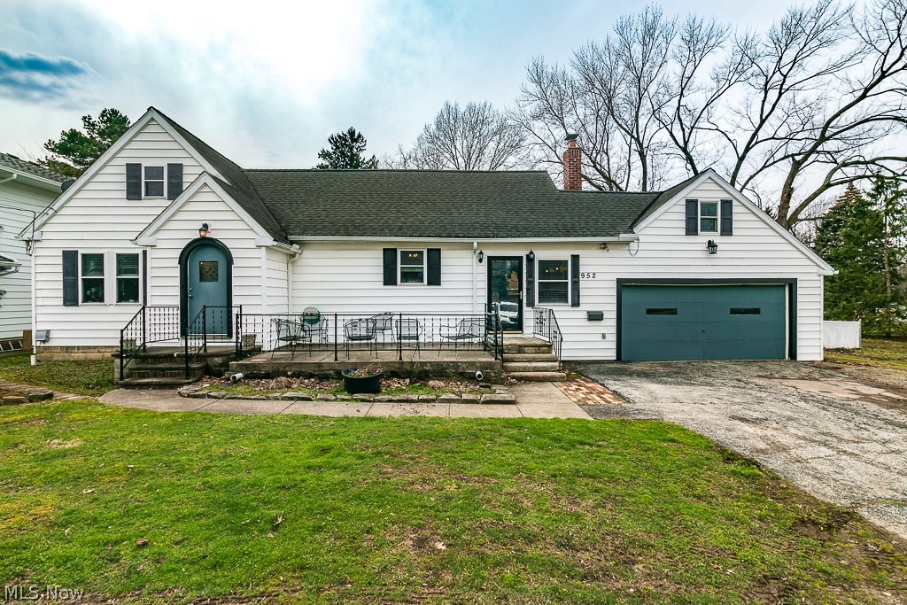 952 Lander Road Cleveland, OH 44143 - Photo 1 of 34 WELCOME HOME