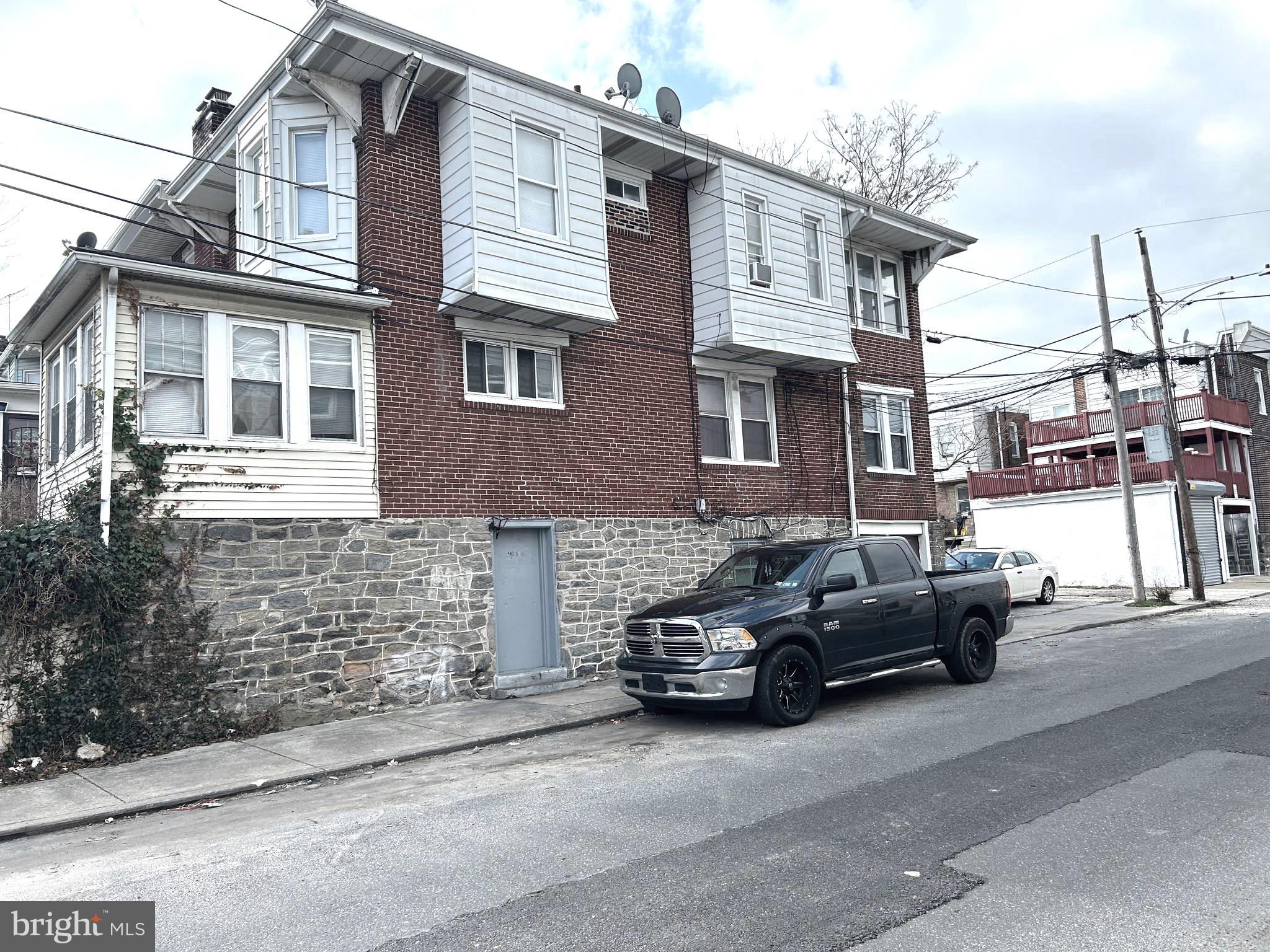 40 Sunshine Road Upper Darby, PA 19082 - Photo 2 of 17