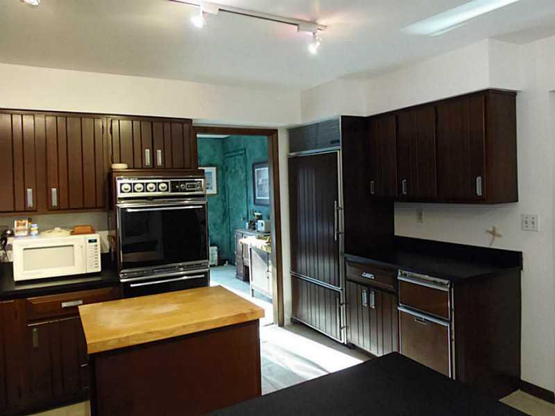 2324 Dellenbaugh Road Tarentum, PA 15084 - Photo 4 of 18 Kitchen.