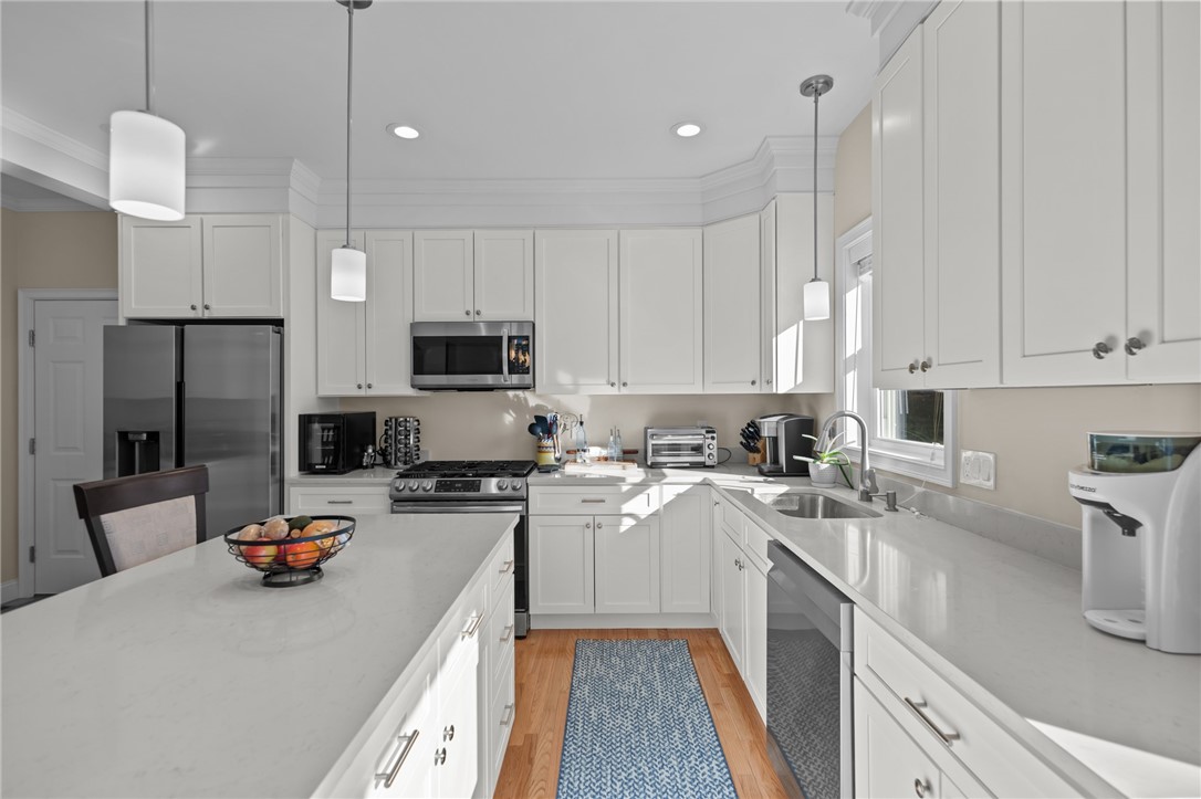 251 East Shore Drive Coventry, RI 02816 - Photo 10 of 47