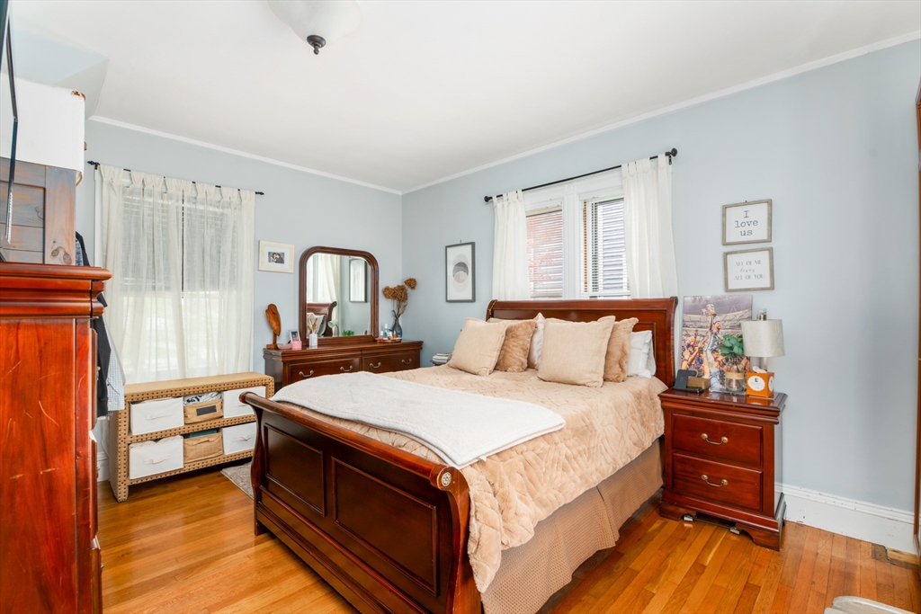 18 Maple Street Watertown, MA 02472 - Photo 6 of 26