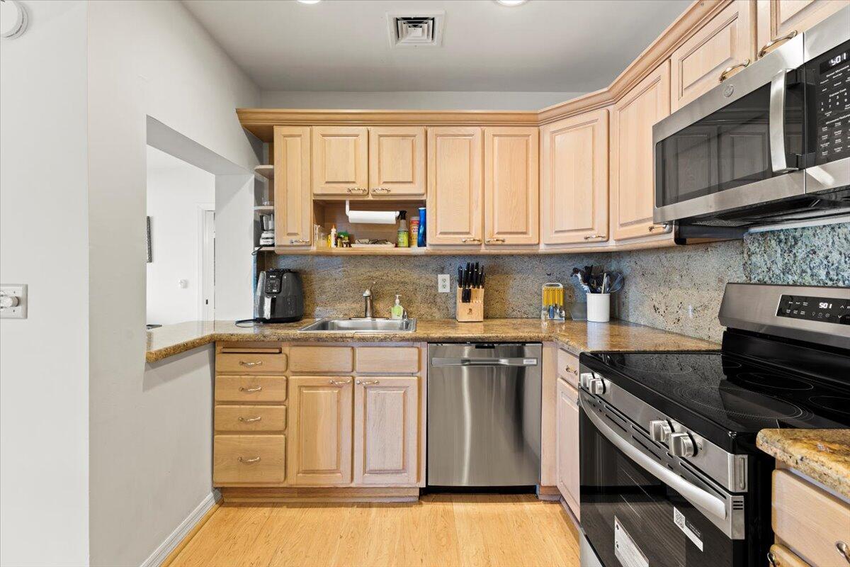 233 Rio Vista Circle, Unit 233 Atlantis, FL 33462 - Photo 14 of 46 15-424A9402