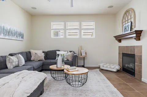 $930,888 | 2105 Drake Lane, Hercules, CA 94547