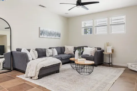 $930,888 | 2105 Drake Lane, Hercules, CA 94547