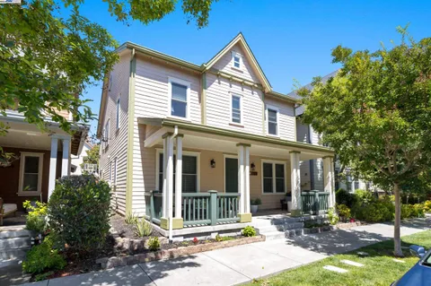 $930,888 | 2105 Drake Lane, Hercules, CA 94547