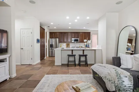 $930,888 | 2105 Drake Lane, Hercules, CA 94547