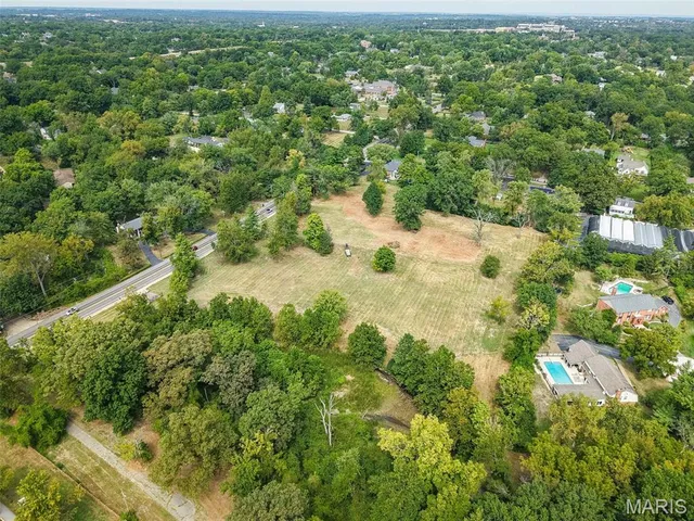 $795,000 | 2062 North Ballas Road, Des Peres, MO 63131