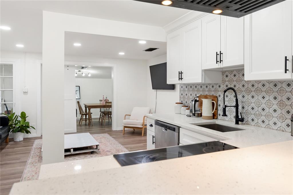 4105 Rockefeller Avenue Sarasota, FL 34231 - Photo 4 of 24