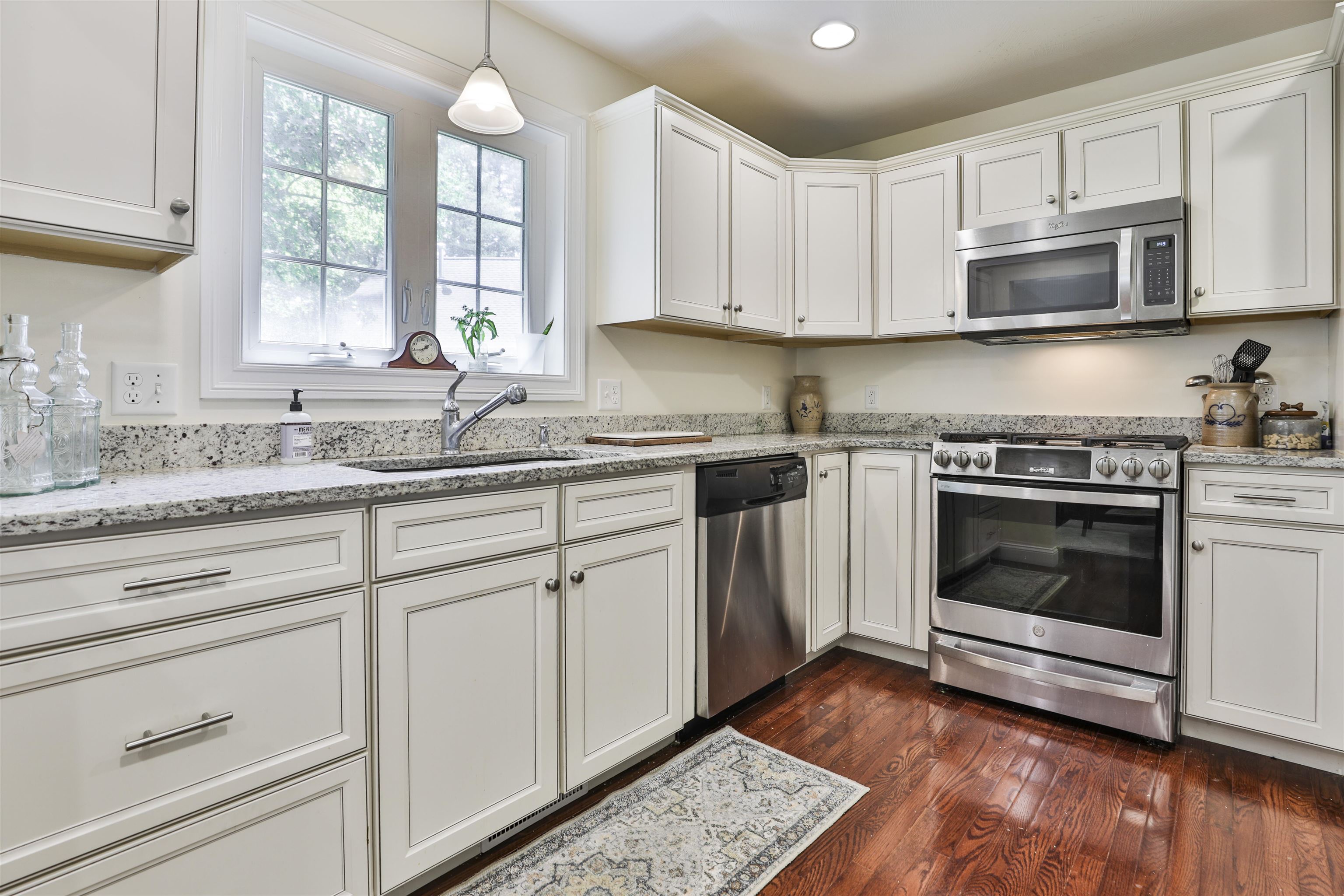 35 Furnival Road Nashua, NH 03064 - Photo 14 of 26