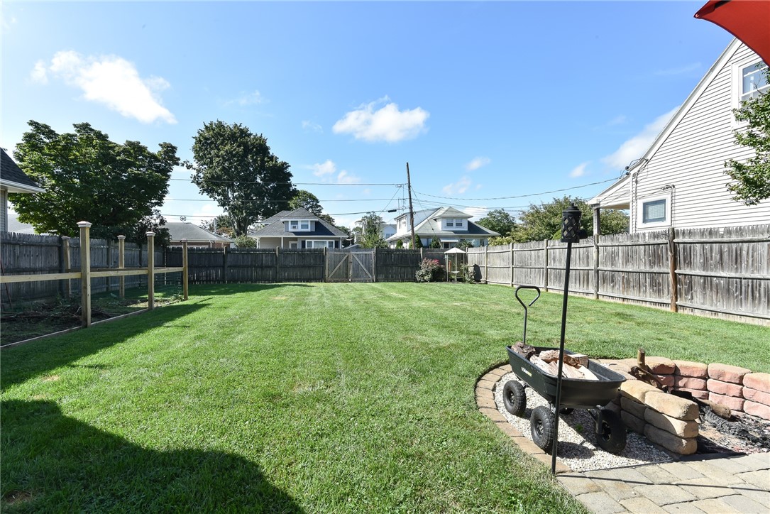74 Calaman Road Cranston, RI 02910 - Photo 5 of 25