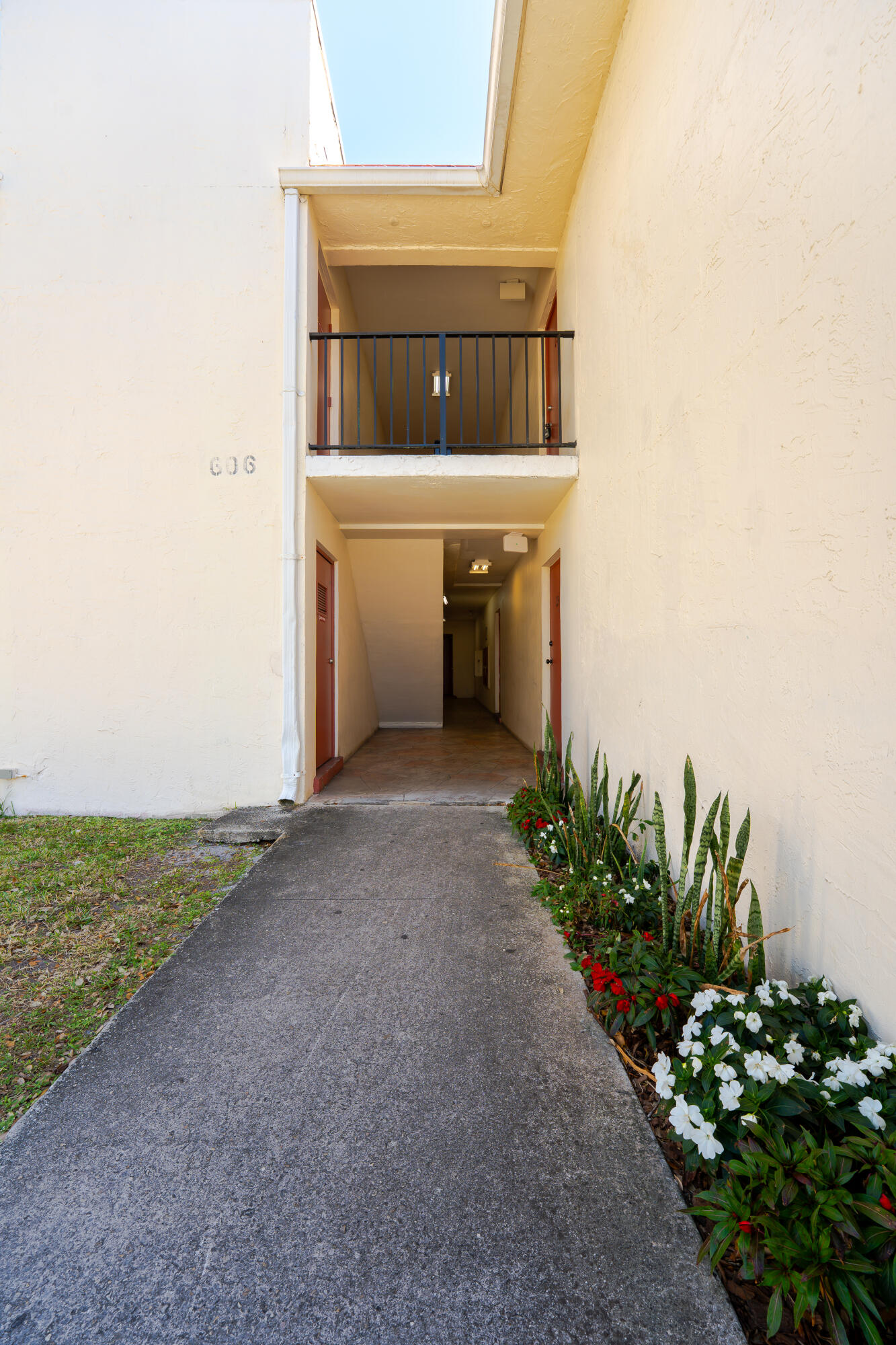 606 Northwest 13th Street, Unit 23 Boca Raton, FL 33486 - Photo 36 of 37 a view of a room with a potted plant