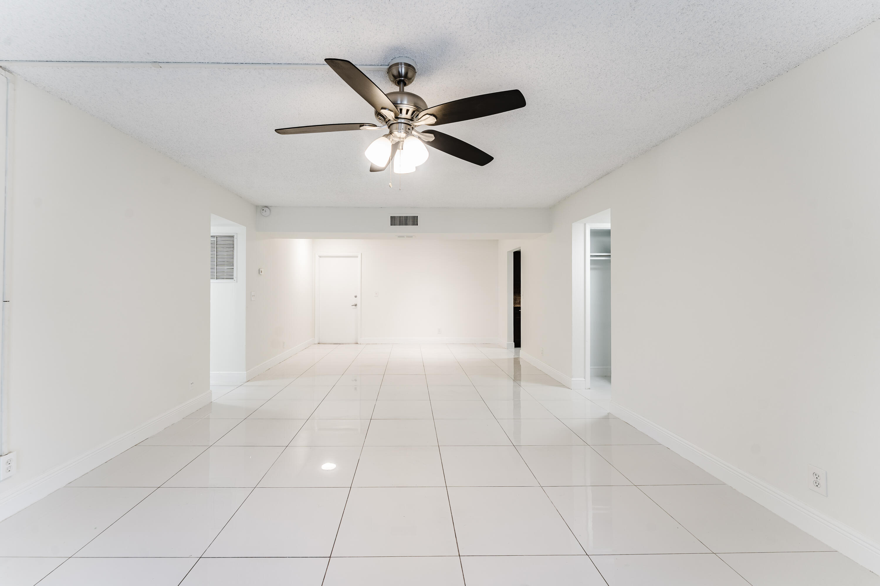606 Northwest 13th Street, Unit 23 Boca Raton, FL 33486 - Photo 8 of 37 a view of an empty room