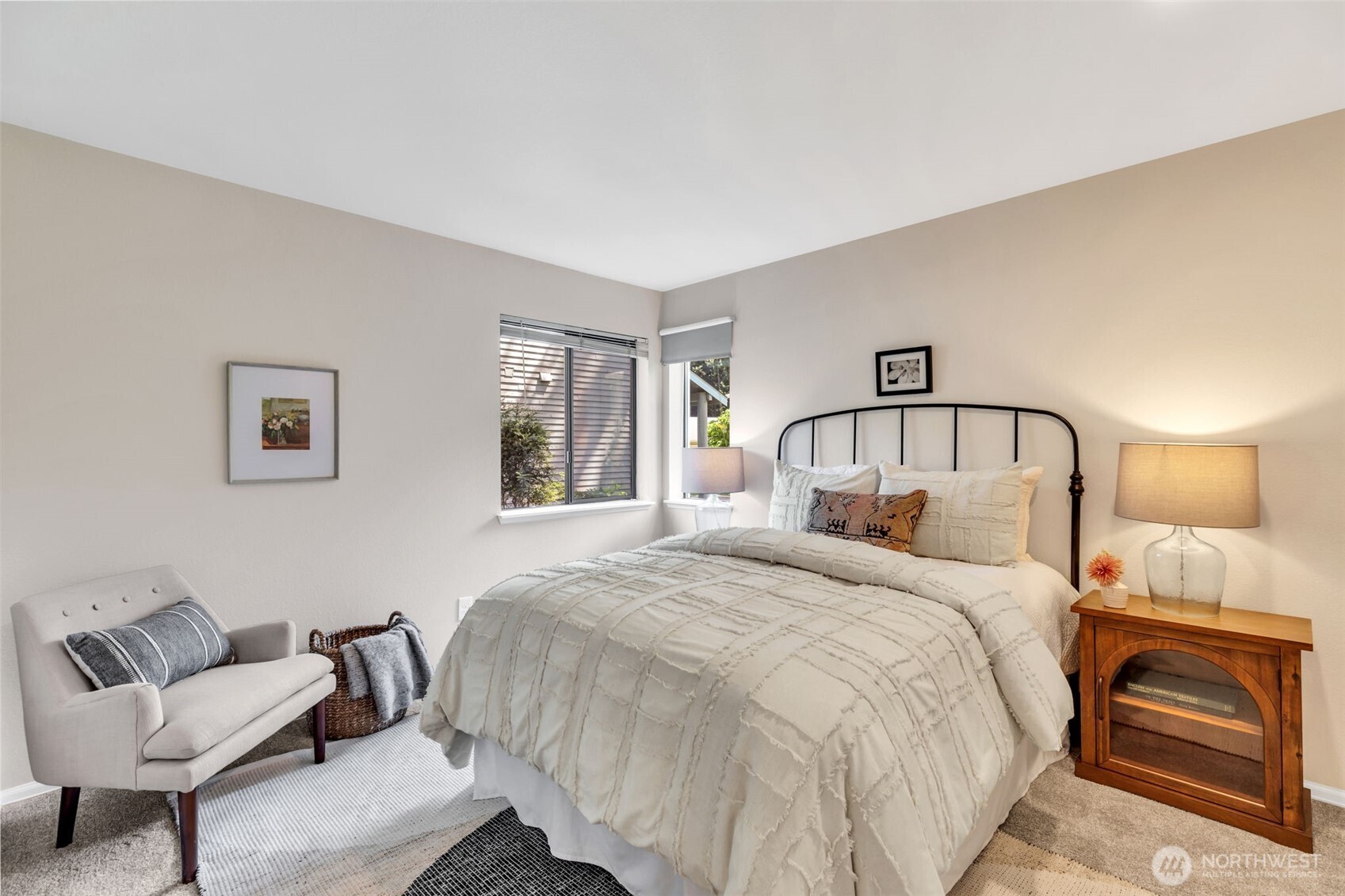 9009 Avondale Road Northeast, Unit D107 Redmond, WA 98052 - Photo 22 of 34 a bedroom with a bed and a mirror