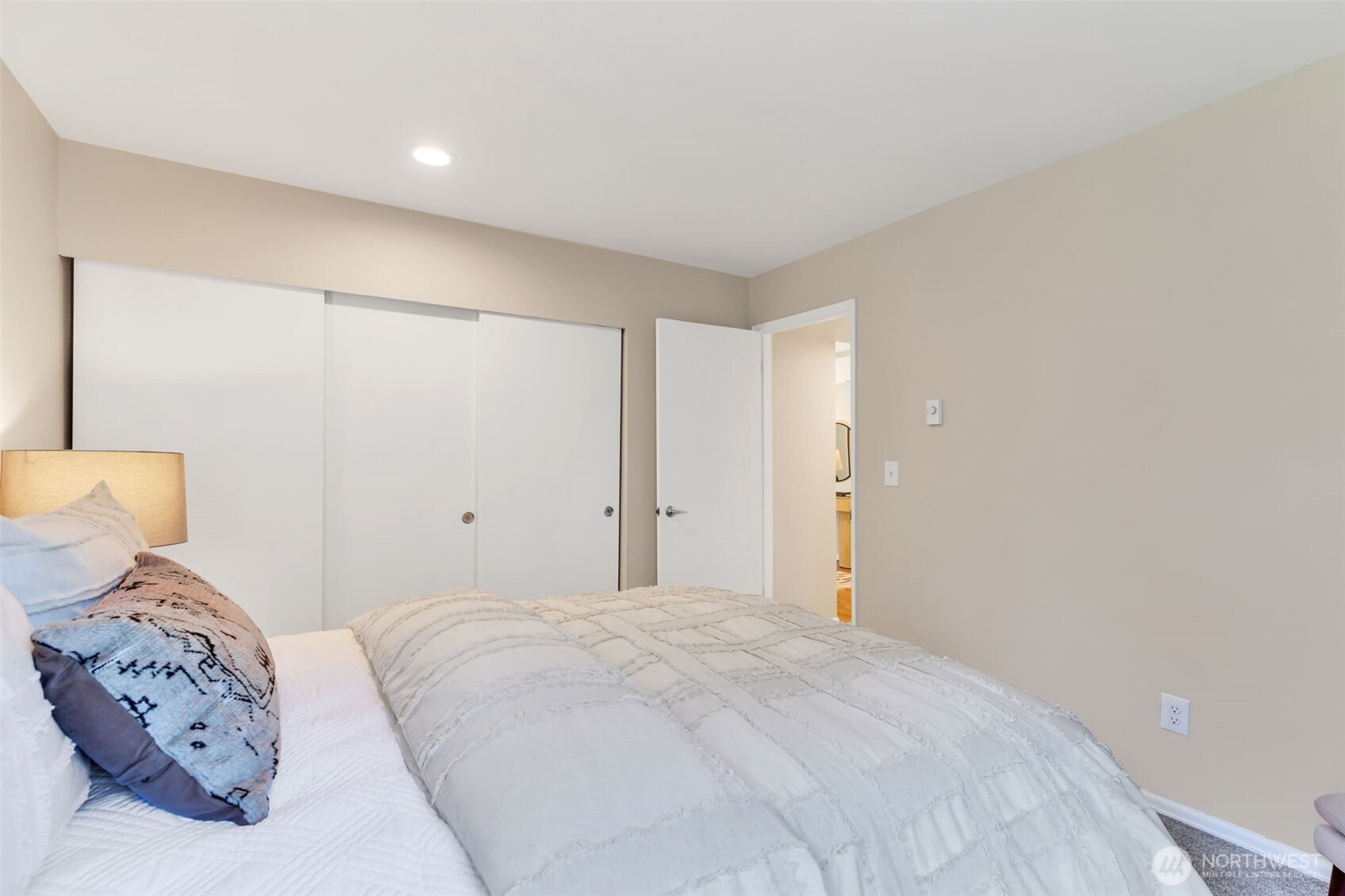 9009 Avondale Road Northeast, Unit D107 Redmond, WA 98052 - Photo 23 of 34 a bedroom with a large bed and a lamp