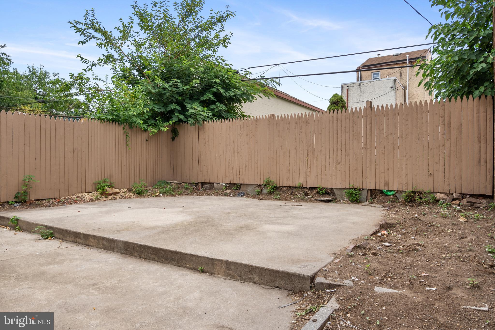 2652 Bridge Street Philadelphia, PA 19137 - Photo 21 of 31 a backyard of a house