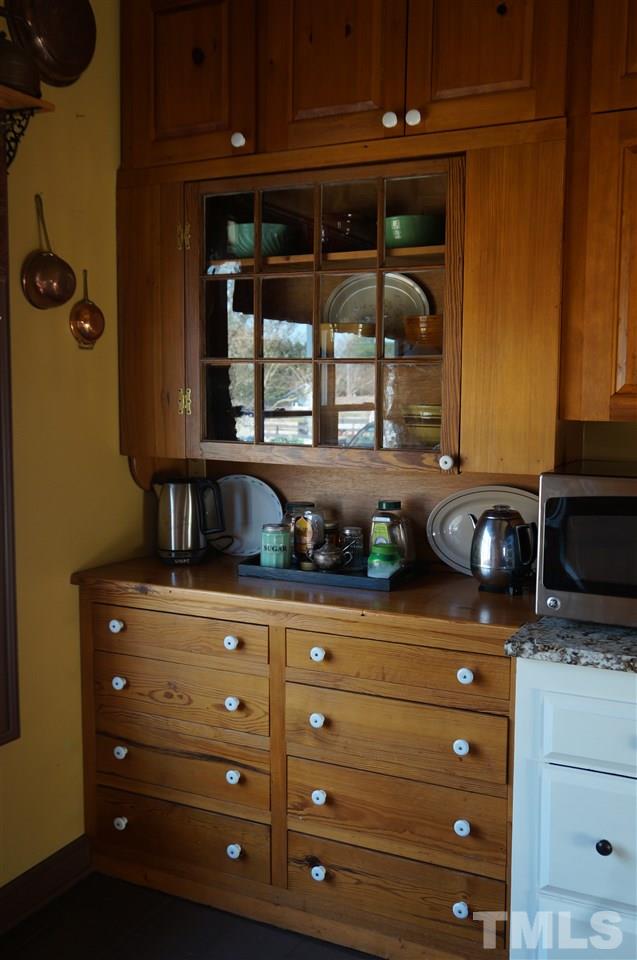 3919 Raleigh Road Clayton, NC 27520 - Photo 19 of 25 Built in cupboard