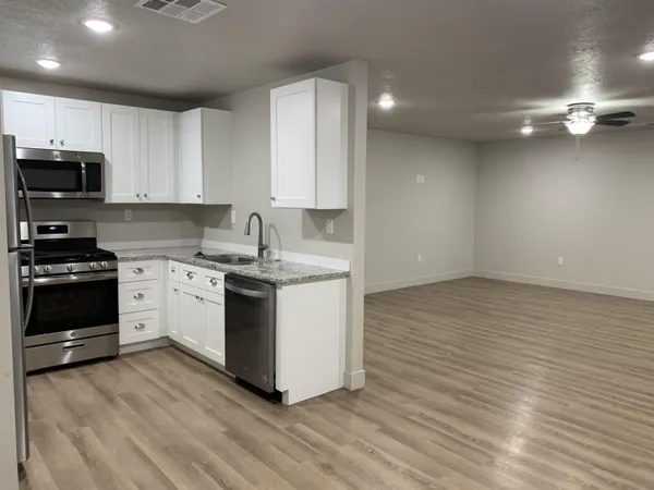$700,000 | 242 South 200 E Street, Enterprise, UT 84725