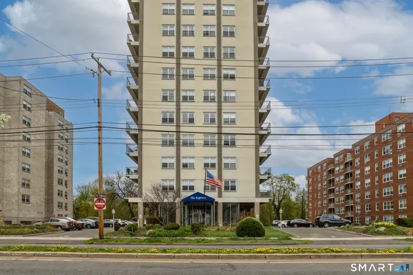 $169,000 | 2370 North Avenue, Unit 4C, Bridgeport, CT 06604
