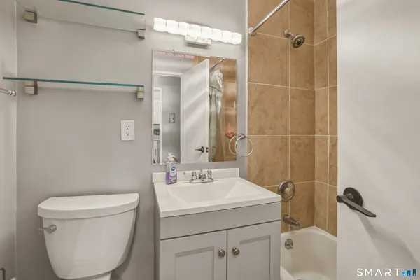 $169,000 | 2370 North Avenue, Unit 4C, Bridgeport, CT 06604