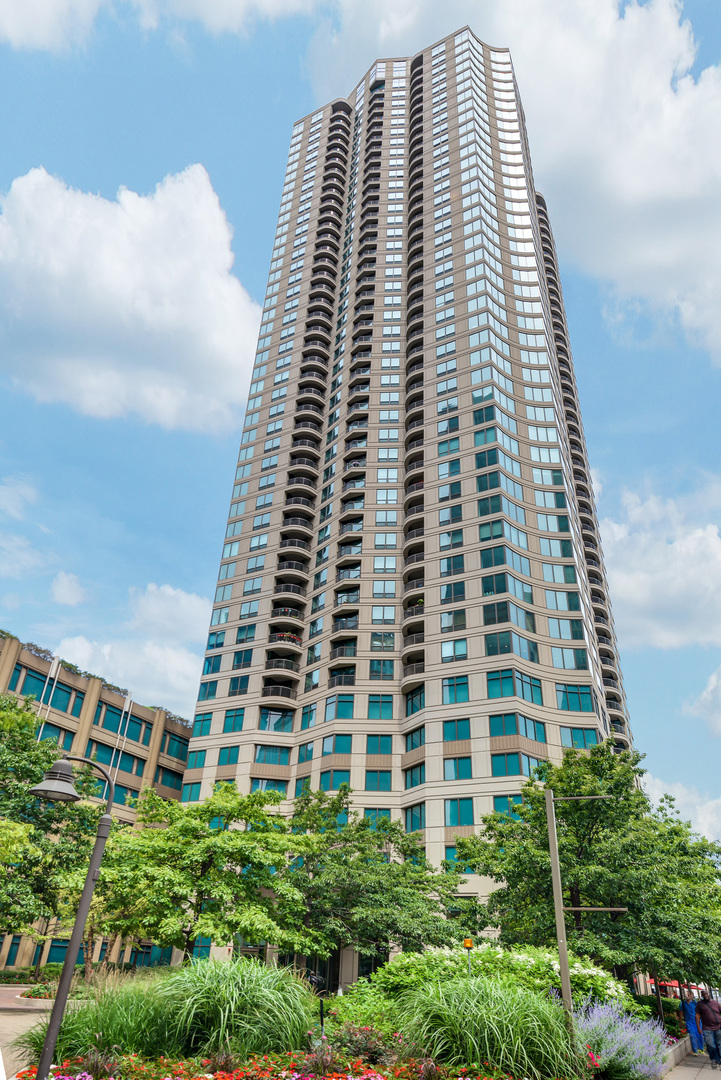 400 North LaSalle St Unit 1702
