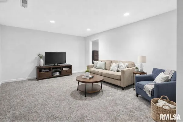 $360,000 | 1009 Highland Court, Germantown Hills, IL 61548