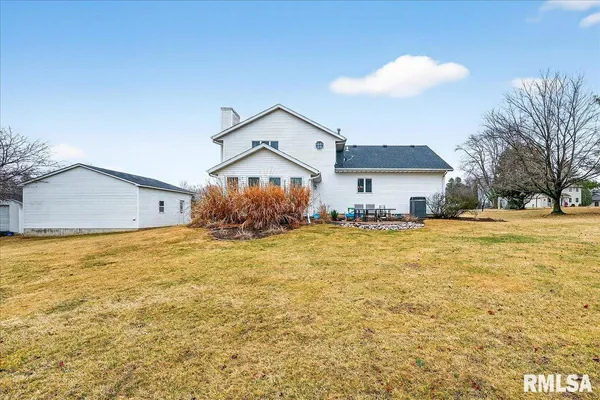 $360,000 | 1009 Highland Court, Germantown Hills, IL 61548