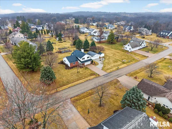 $360,000 | 1009 Highland Court, Germantown Hills, IL 61548