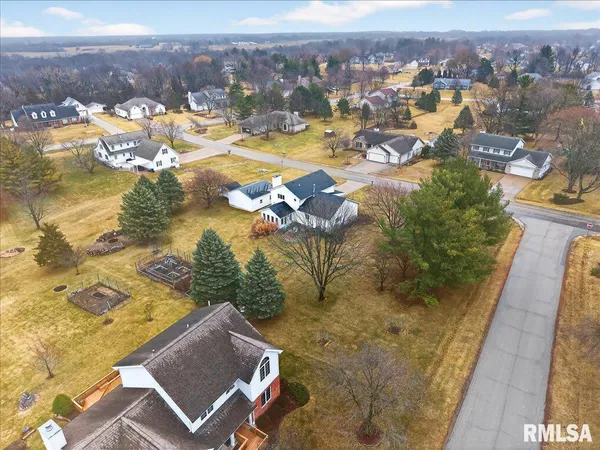 $360,000 | 1009 Highland Court, Germantown Hills, IL 61548