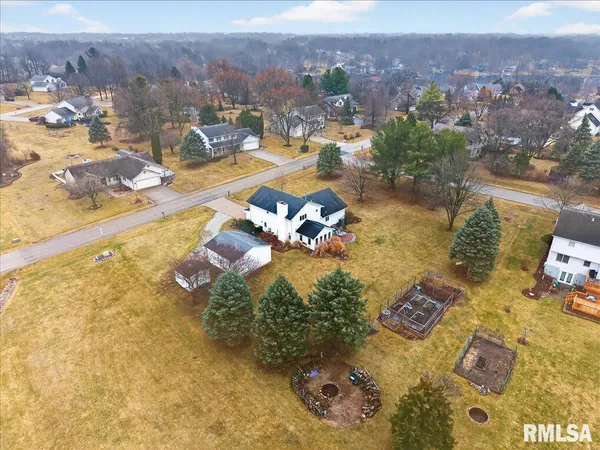 $360,000 | 1009 Highland Court, Germantown Hills, IL 61548