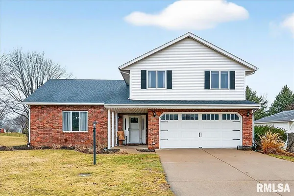 $360,000 | 1009 Highland Court, Germantown Hills, IL 61548