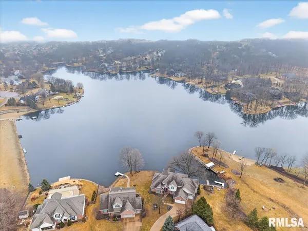 $360,000 | 1009 Highland Court, Germantown Hills, IL 61548
