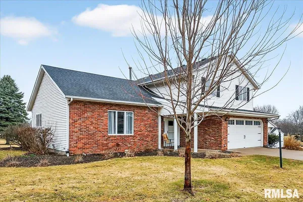 $360,000 | 1009 Highland Court, Germantown Hills, IL 61548