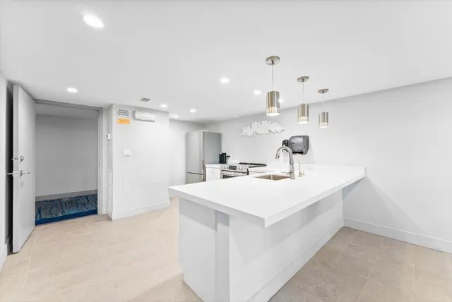 $415,000 | 1160 North Federal Highway, Unit 221, Fort Lauderdale, FL 33304