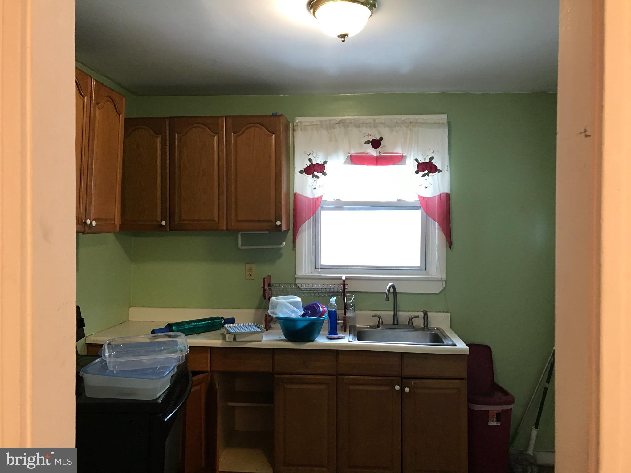 328 Margate Road Upper Darby, PA 19082 - Photo 5 of 14 Kitchen