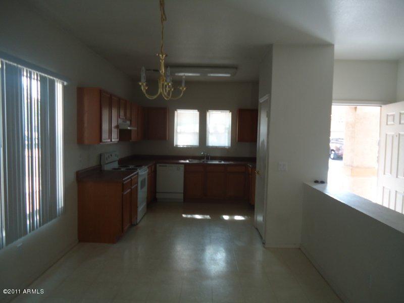 9412 West Jamestown Road Phoenix, AZ 85037 - Photo 5 of 17 DSC08371