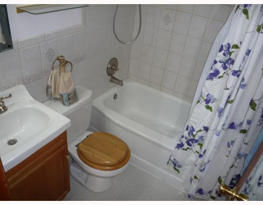 929 Mifflin Road Pittsburgh, PA 15207 - Photo 14 of 18 Master Bath/Spa.