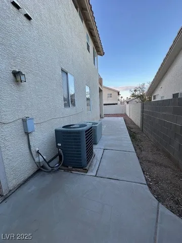 $2,125 | 9008 Ballad Avenue, Las Vegas, NV 89129